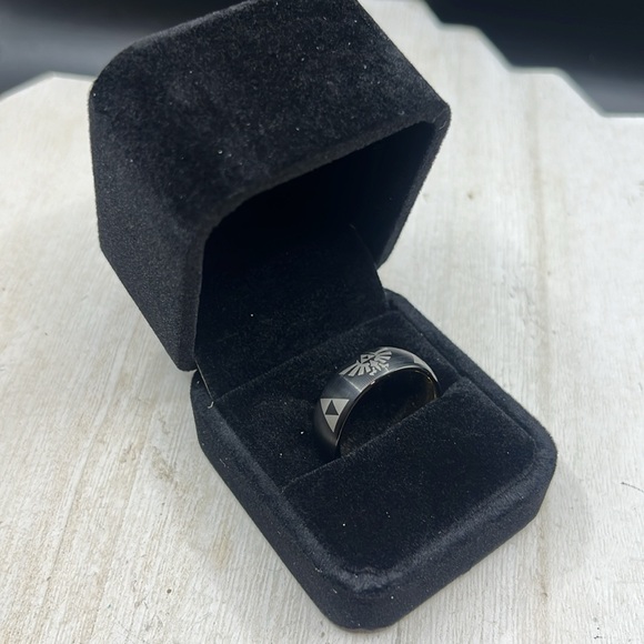Tungsten Carbide Legend of Zelda pattern size 11 ring - Picture 6 of 7